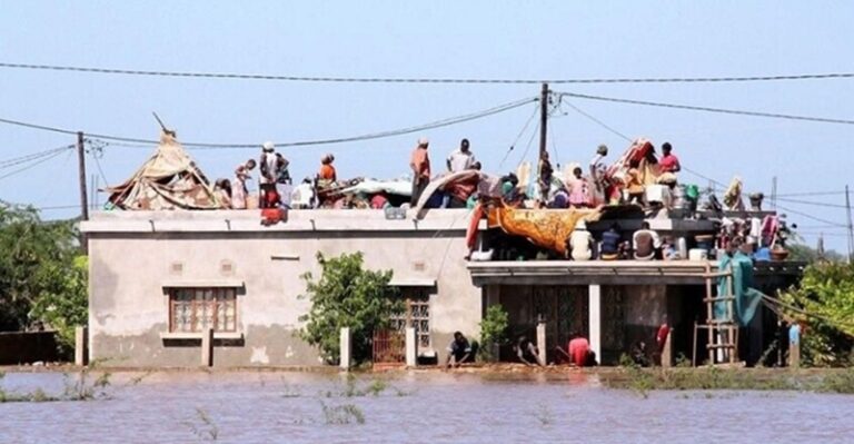 فيضانات عارمة في موزامبيق 