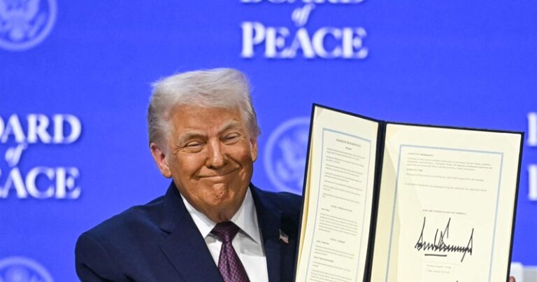 ترامب: سنفرض سيادتنا على مناطق في غرينلاند