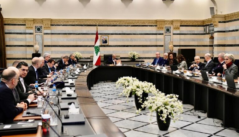 الحكومة “تراوغ” القطاع العام