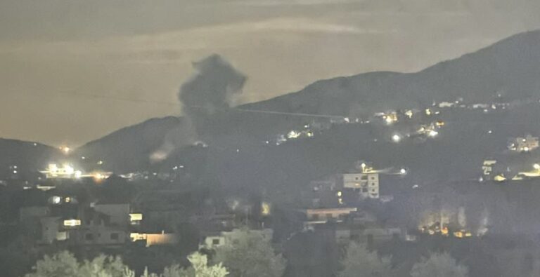 آثار الغارة على بلدة المنارة (فيديو)