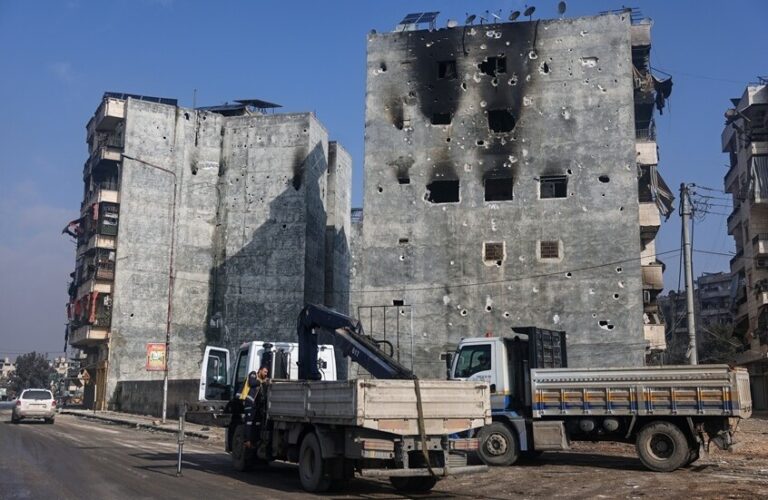 دهس صحفي في سوريا! (فيديو)