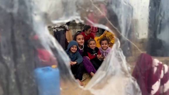 21 ضحية بالبرد في مخيمات غزة