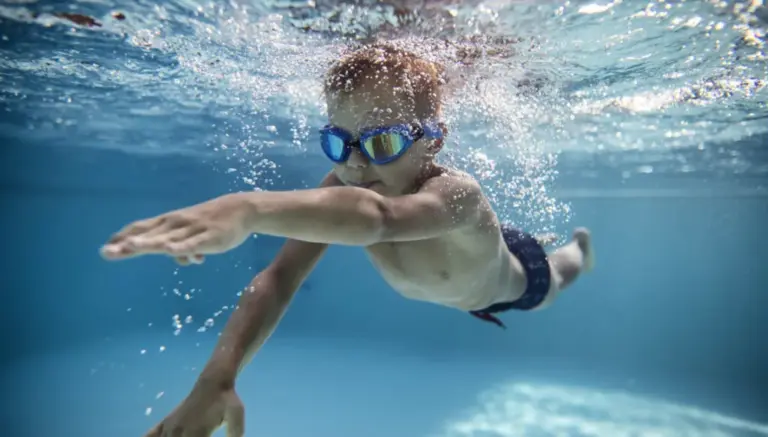السباحة والجمباز درع صحة للأطفال!