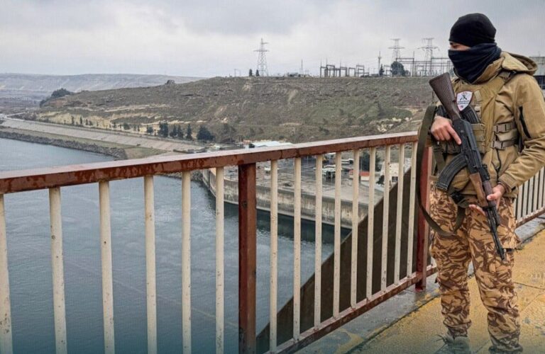 الجيش السوري يستعيد سد الفرات وحقول الطاقة