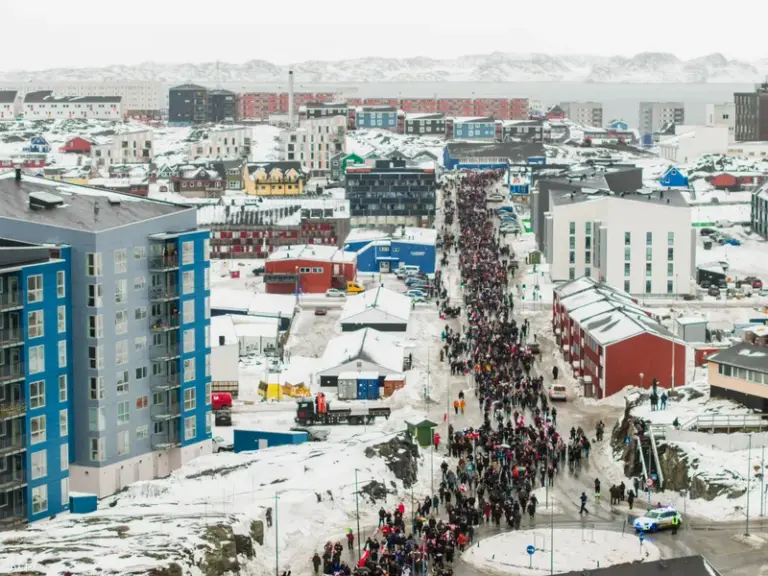 غرينلاند تنتفض ضد تهديدات ترامب! (فيديو)