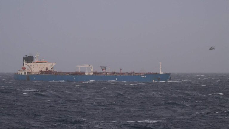 فرنسا تعترض ناقلة نفط روسية