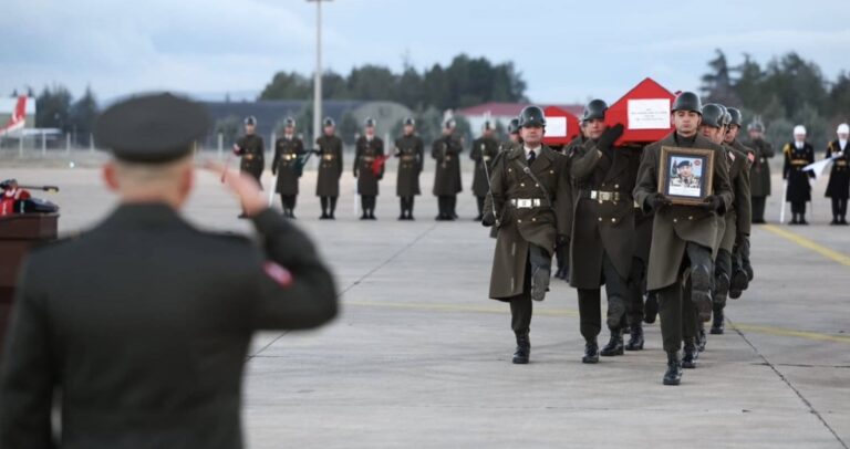 اصطدام جبلي حطّم طائرة رئيس الأركان الليبي