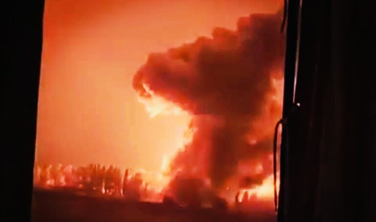 إصابات بالغارات على الجنوب.. وانقطاع للكهرباء (صور)