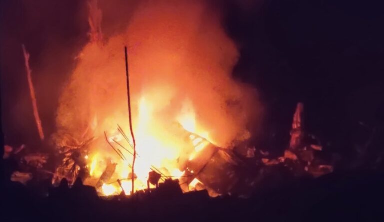 الغارات الاسرائيلية مقابل قرار إعادة الإعمار