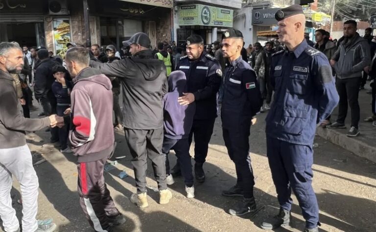 7 شهداء باستهداف مركز للشرطة في غزة