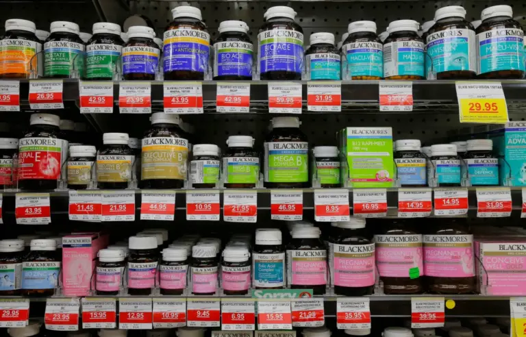 إقفال شركة أدوية وضبط مكمّلات