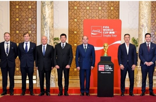 السيسي يستقبل وفد “فيفا” ضمن الجولة الترويجية لكأس العالم