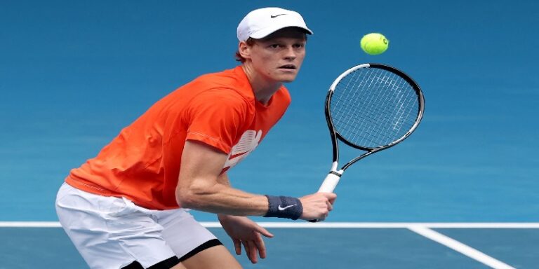 سينر يعود إلى أستراليا المفتوحة بنضج أكبر بعد عاصفة المنشطات