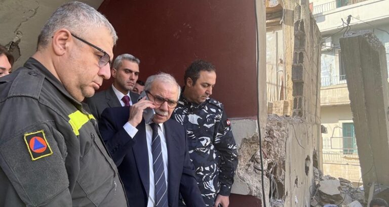 سلام يتفقد الجرحى في القبة: طرابلس ليست وحدها