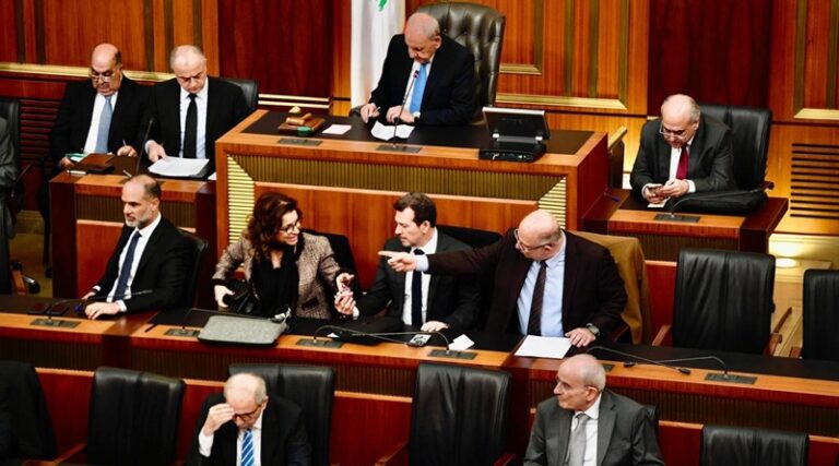 التمديد على طاولة المجلس!