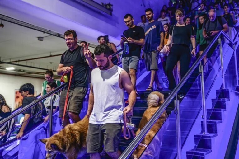 صاروخ باليستي يخلف أضرارًا واسعة.. وملايين الإسرائيليين إلى الملاجئ