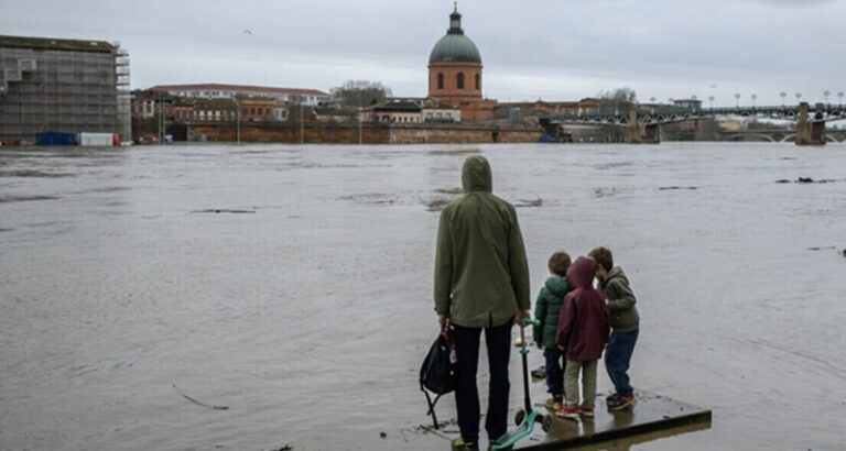 عاصفة “نيلز” تقطع الكهرباء عن مئات المنازل في فرنسا! (فيديو)