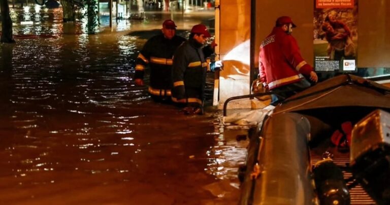 عواصف وفيضانات تضرب البرتغال! (فيديو)