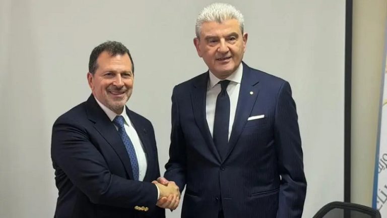 مذكرة تفاهم بين وزارتي الصناعة والتكنولوجيا لتعزيز التحول الرقمي