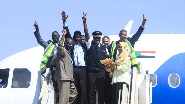 مطار الخرطوم يستقبل أول طائرة ركاب منذ اندلاع الحرب