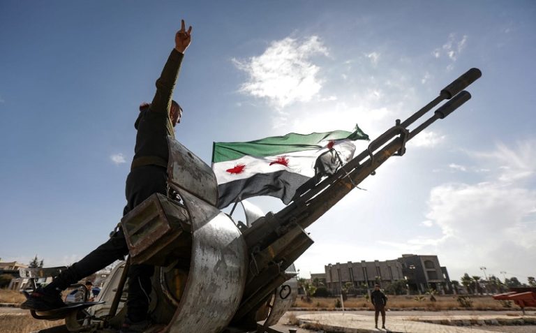 انتشار عسكري سوري يضم مسلحين أجانب على الحدود