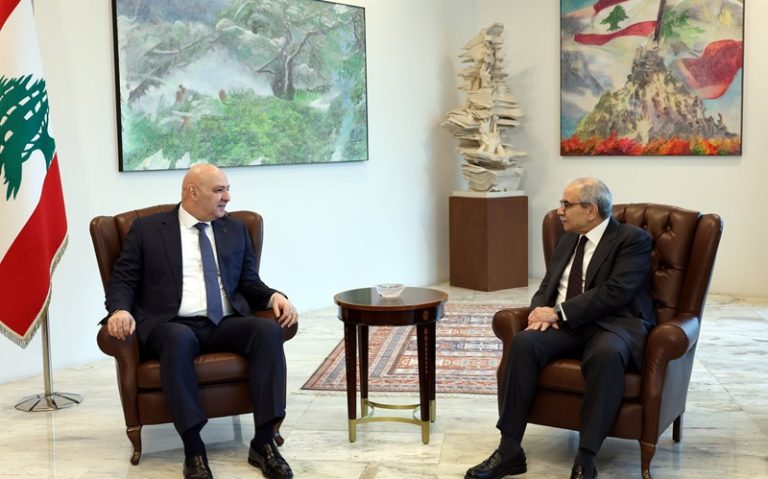 عون يقترح انتخابات نيابية مبكرة لتغيير الحكومة