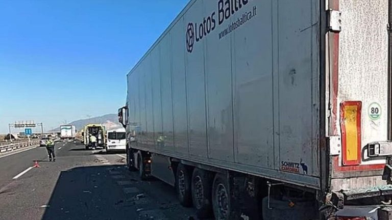 وفاة امرأة بريطانية وإصابة 3 آخرين بتصادم سيارتها بشاحنة في إسبانيا