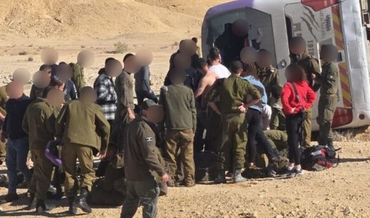 إصابة جنود صهاينة بحادثين منفصلين في النقب (فيديو)