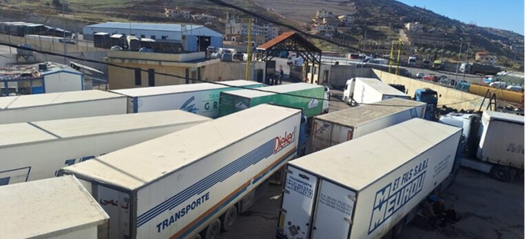 احتجاج أصحاب الشاحنات على الحدود اللبنانية – السورية