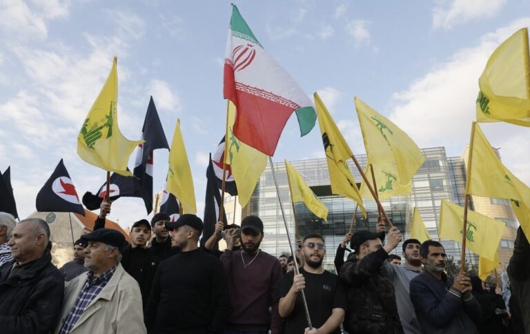 تجمع جماهيري أمام الإسكوا رفضًا للعدوان الاسرائيلي (صور)