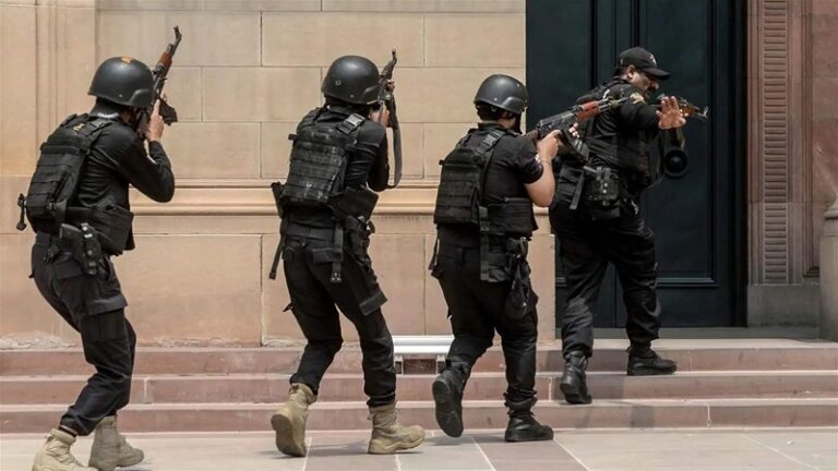 مسلحون يقتلون 5 من أفراد الأمن في باكستان