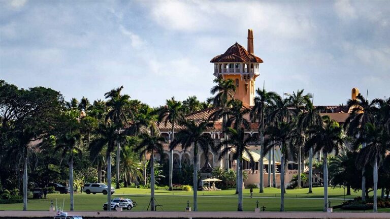 مقتل مسلح اقتحم محيط إقامة ترامب في مارالاغو