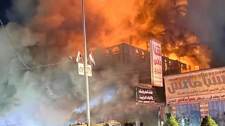 قتيل و22 مُصابًا بحريق كبير في اليمن (فيديو)