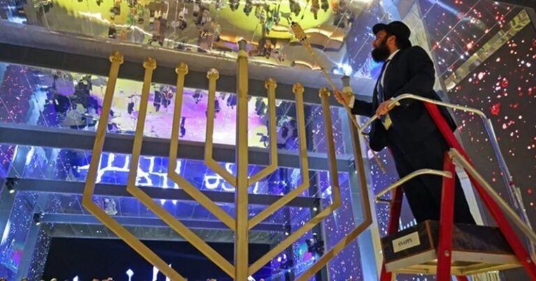 حاخام إسرائيلي يرتكب جرائم جنسية بحق طالبة في “مدرسة التوراة” بحجة “الوحي الروحي”!