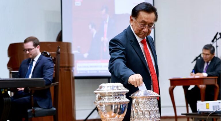 خوسيه بالكازار رئيساً مؤقتاً في البيرو