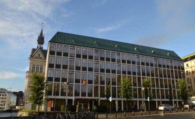 “الخارجية النروجية” تُقيل سفيرتها لدى الأردن والعراق