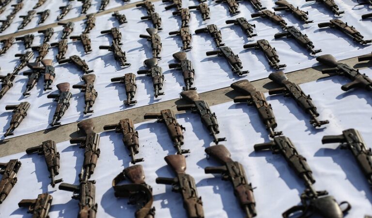 إيران: إحباط عملية تهريب أسلحة