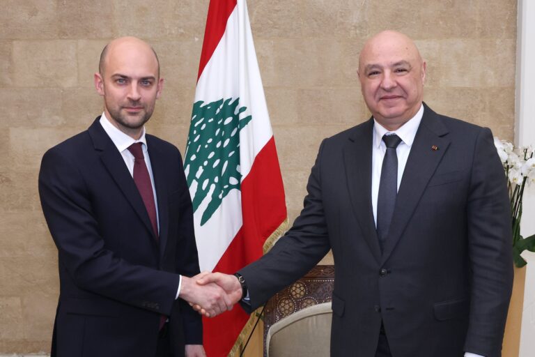 باريس.. ورأس الجسر في بيروت!