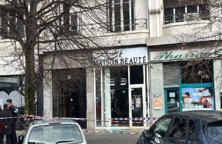 قنبلة يدوية على صالون تجميل في فرنسا (فيديو)