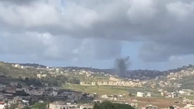 استهداف شابين بقنابل صوتية في عيتا الشعب