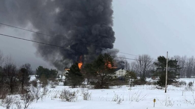 5 إصابات بانفجار كنيسة في نيويورك‬⁩ (فيديو)