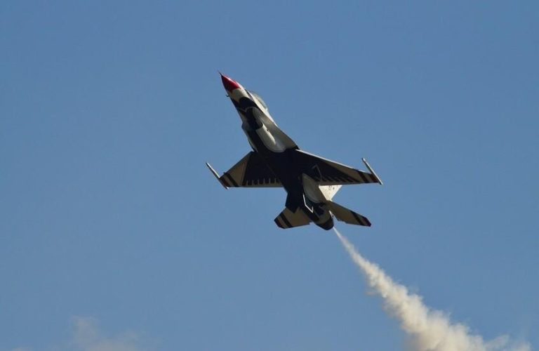 الأردن يسقط صواريخ باليستية ومسيّرات