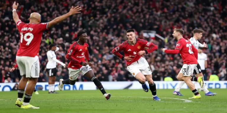 الدوري الإنكليزي لكرة القدم: مانشستر يونايتد يواصل صحوته ويحقق انتصاره الثالث توالياً