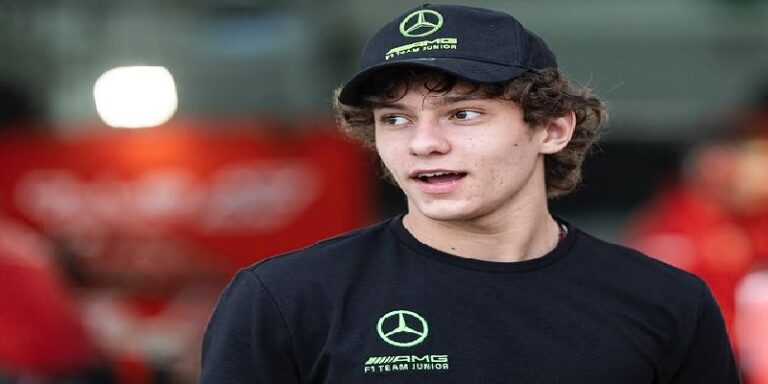 نجاة سائق “فورمولا1” كيمي أنتونيلي من حادث سير قرب منزله