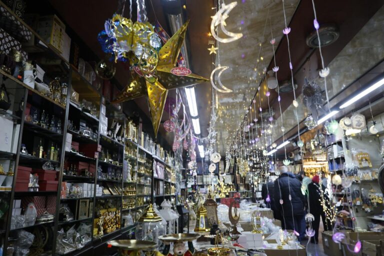 السيستاني والخامنئي: تعذر رؤية الهلال.. والعيد السبت