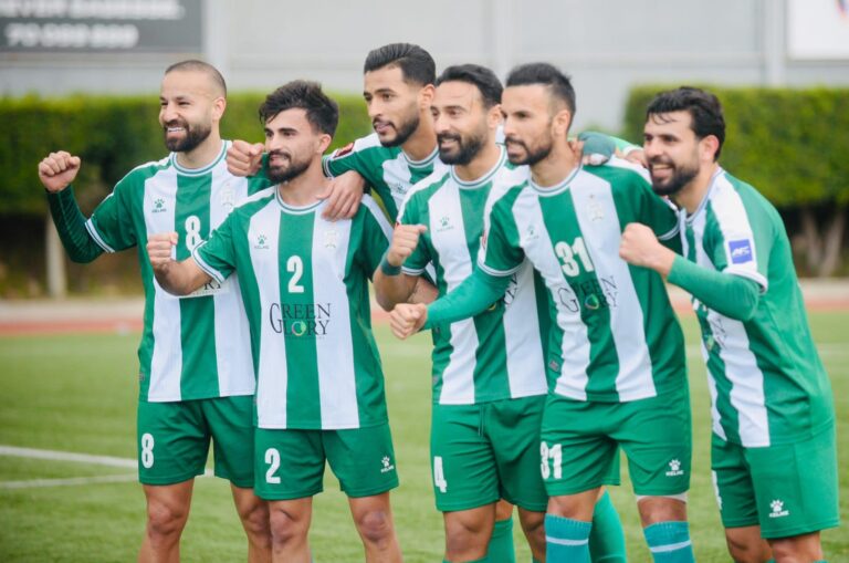 الأنصار يهزم الساحل بثلاثية ويواصل صدارته لبطولة لبنان