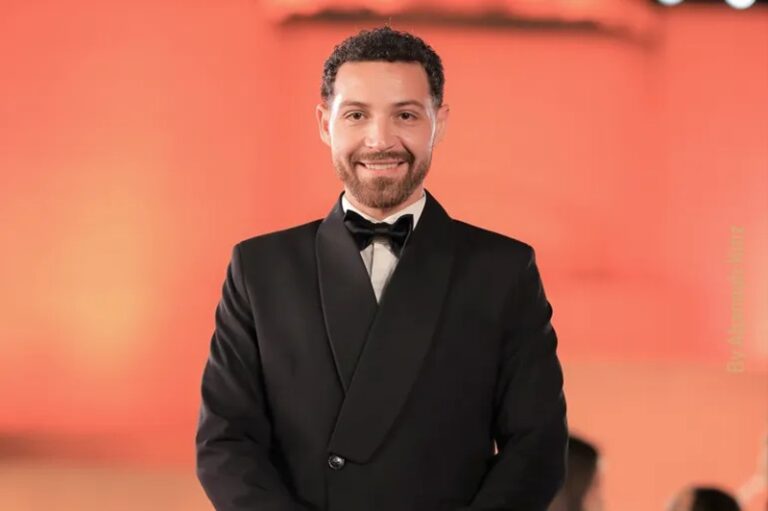 فنان مصري يواجه اتهامات جنسية!