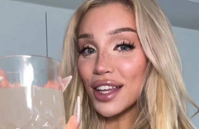 مؤثرة على “تيك توك” تستخدم أضلاعها في حساء! (فيديو)