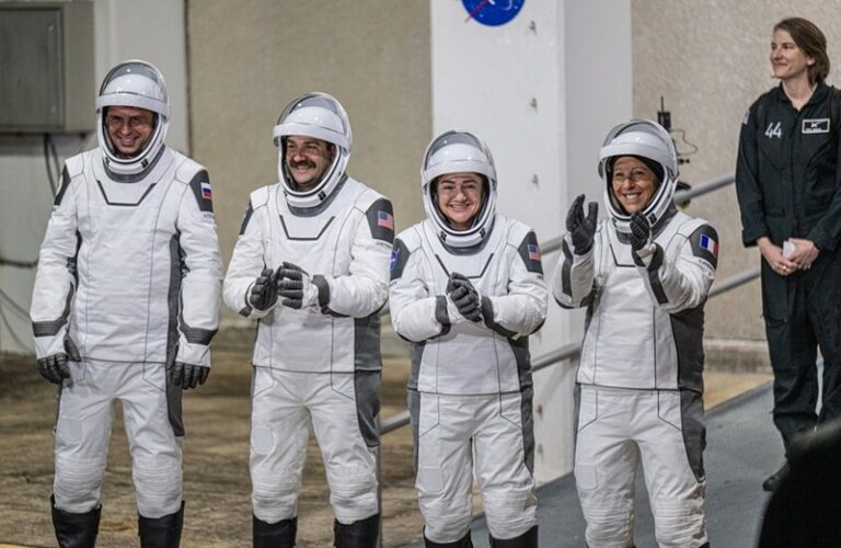 طاقم جديد إلى المحطة الفضائية الدولية!