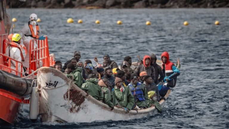 15 قتيلاً بانقلاب عبارة ركاب في نهر النيل